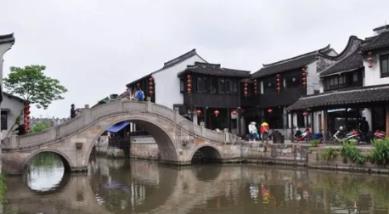 跳动的旋转球